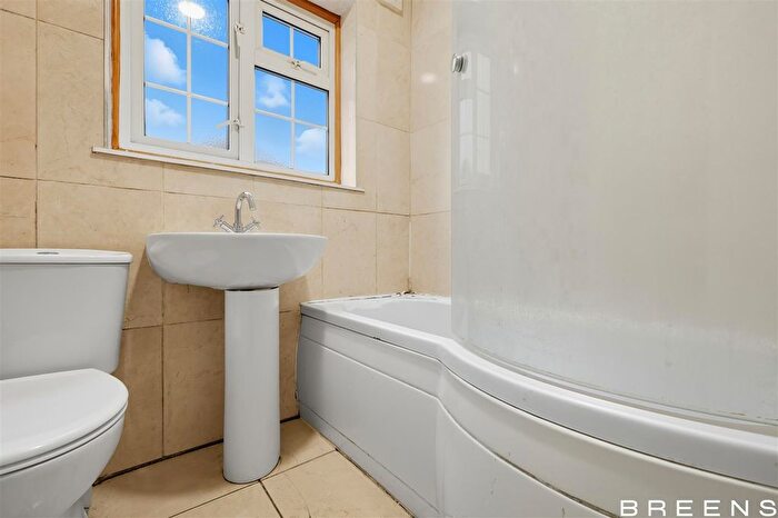 2 Bedroom Flat For Sale In Hertford Road, Enfield, EN3