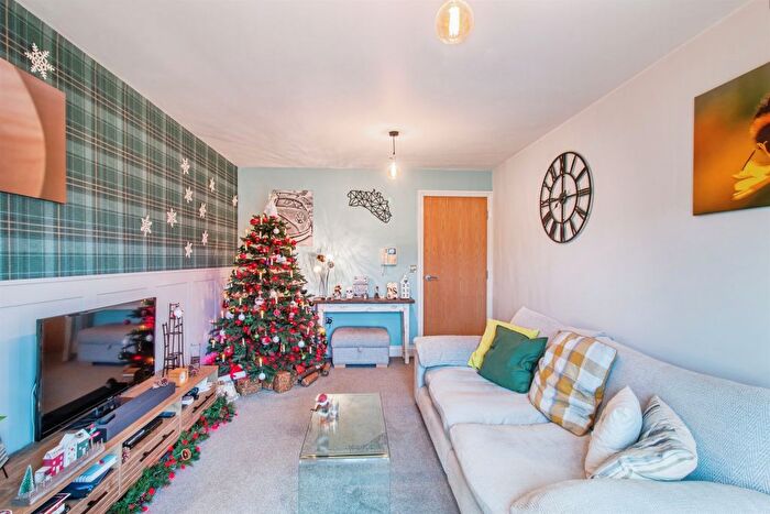 2 Bedroom Flat For Sale In Fieldmoor Lodge, Pudsey, LS28