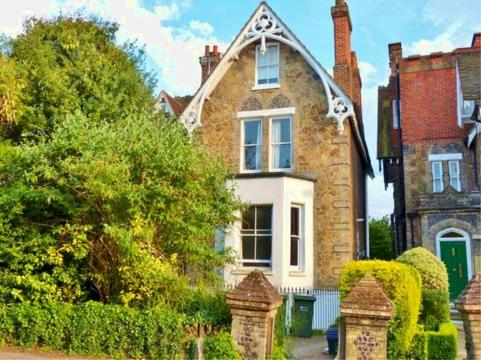 Studio To Rent In Epsom Road, Guildford, GU1