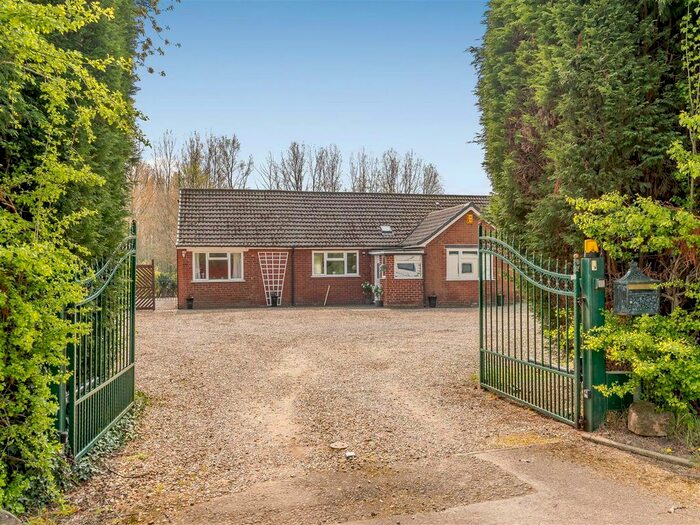 4 Bedroom Detached Bungalow For Sale In Watling Street, Grendon/Dordon