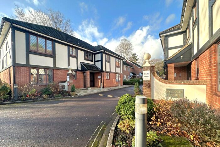2 Bedroom Flat For Sale In Pegasus Court, Fleet, Hampshire, GU51