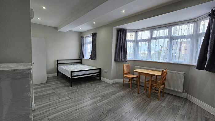 Studio To Rent In Edgware Road, Cricklewood, London, NW2