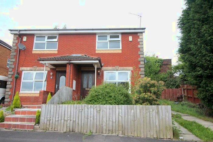 3 Bedroom Semi-Detached House To Rent In Titchfield Road, Oldham, OL8