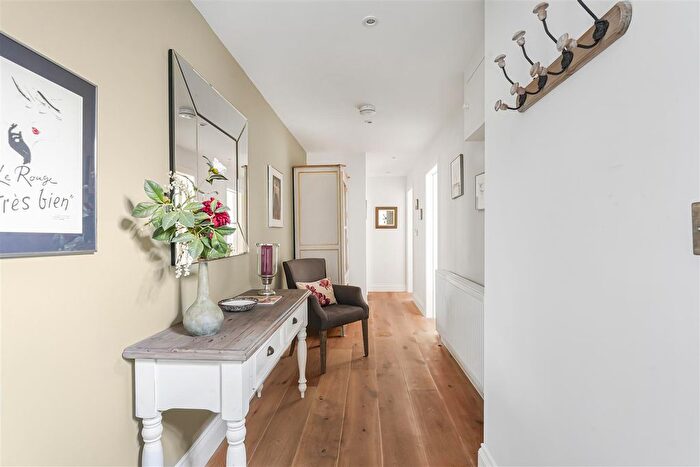 1 Bedroom Flat For Sale In Rostrevor Road, London, SW6