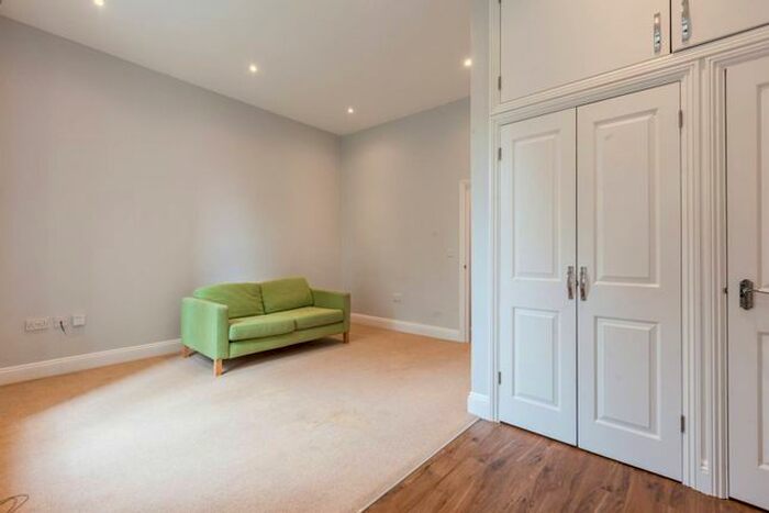 1 Bedroom Flat To Rent In Bird In Bush Road, Peckham, London, SE15