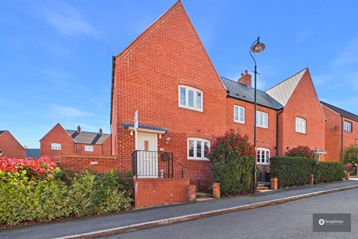 3 Bedroom End Of Terrace House For Sale In Foxhills Way, Brackley, NN13