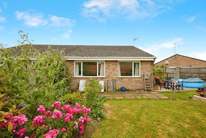 2 Bedroom Semi-Detached Bungalow For Sale In Claremont Avenue, Gillingham, SP8