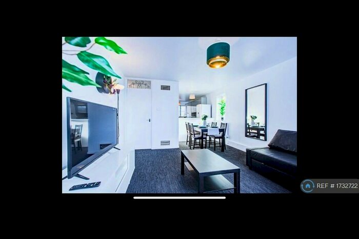 2 Bedroom Flat To Rent In Glamis House, Warley, Brentwood, CM14