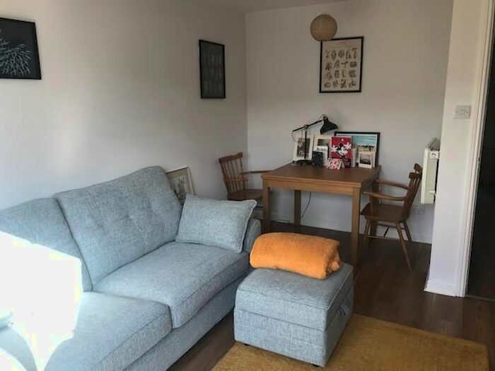 2 Bedroom Flat To Rent In Giles Street, Edinburgh, EH6