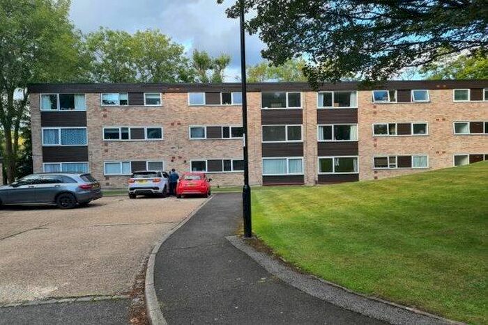 2 Bedroom Flat To Rent In Hawkhirst Road, Kenley, CR8