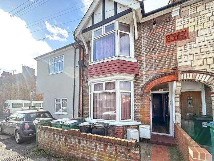 2 Bedroom Flat To Rent In Addiscombe Road, Watford, WD18