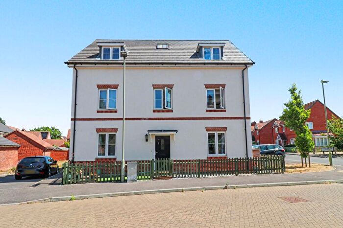 2 Bedroom Flat For Sale In Chiltern Crescent, Fair Oak, SO50