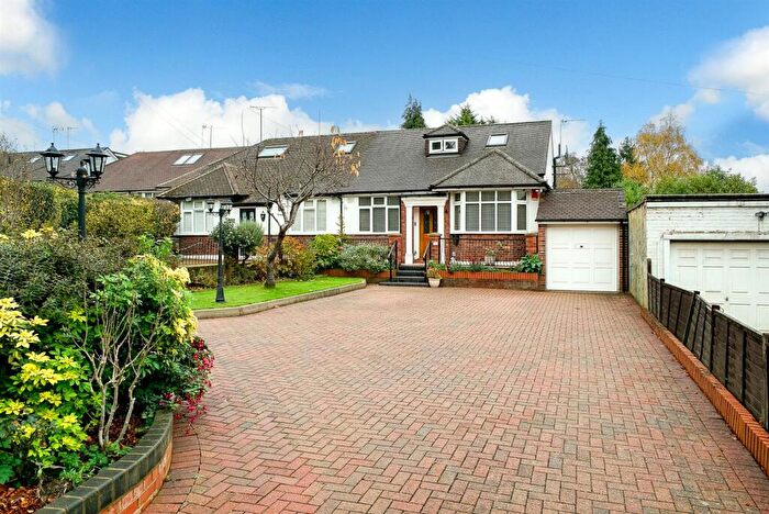 3 Bedroom Semi-Detached Bungalow For Sale In Green Lane, St. Albans, AL3