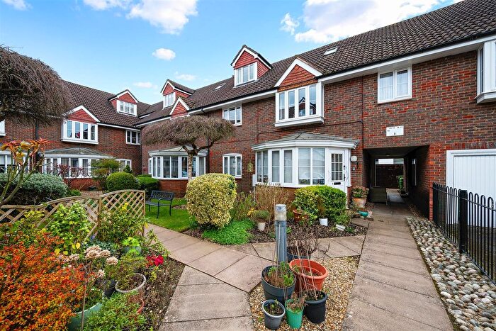 2 Bedroom Flat For Sale In High Street, Banstead, SM7
