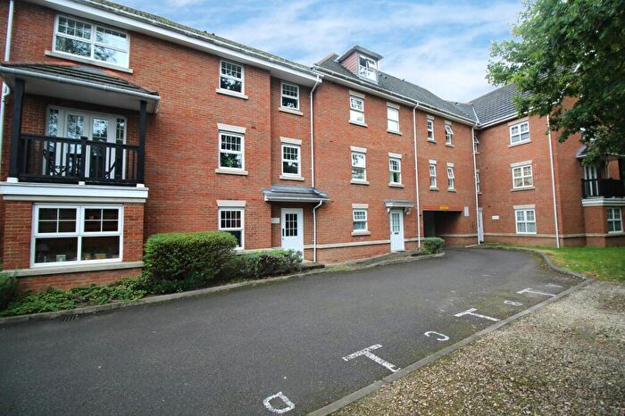 2 Bedroom Flat To Rent In Pound Hill, Crawley, West Sussex., RH10