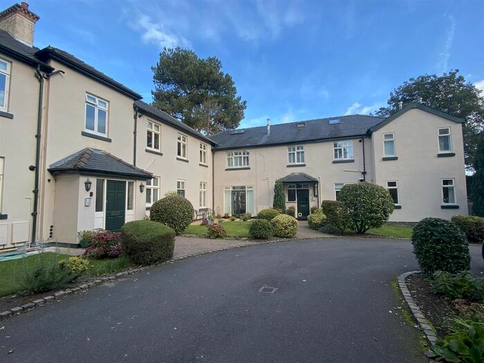 3 Bedroom Flat To Rent In The Green, Mickleover, Derby DE3
