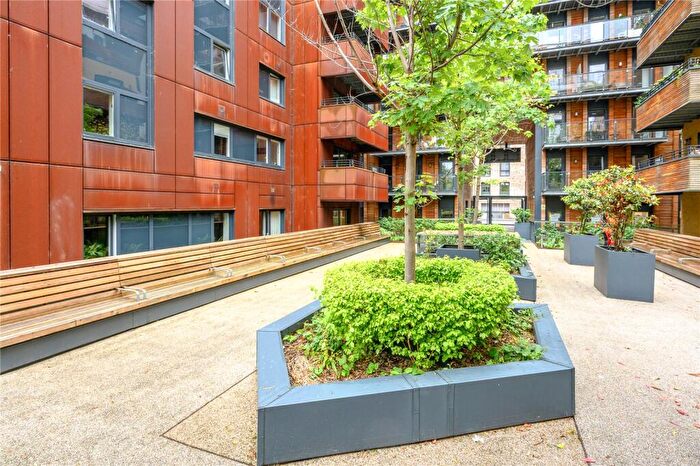 2 Bedroom Apartment For Sale In Wharf Road, London, N1