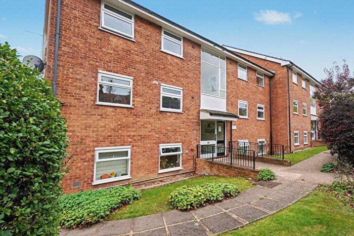 2 Bedroom Flat For Sale In Shrubbery Road, Hillcrest Shrubbery Road, HP13