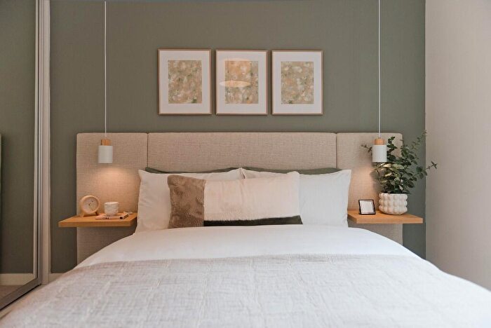 1 Bedroom Apartment For Sale In Dunlip And Pochard House, Hawser Lane, London, E14