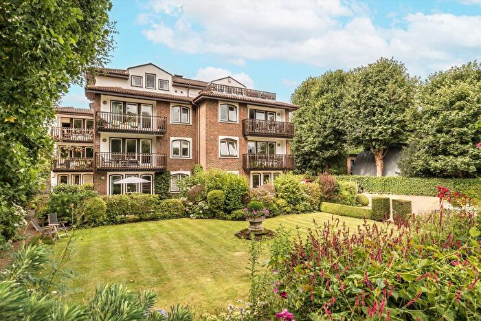 2 Bedroom Flat To Rent In Willoughby Road, East Twickenham, TW1