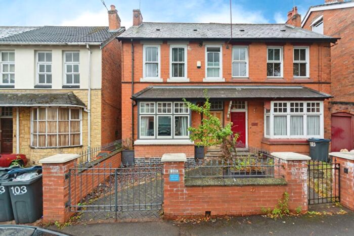 3 Bedroom Semi-Detached House For Sale In Oxford Road, Acocks Green, Birmingham, West Midlands, B27