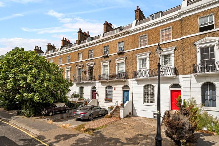 2 Bedroom Flat For Sale In Stockwell Terrace, London, SW9