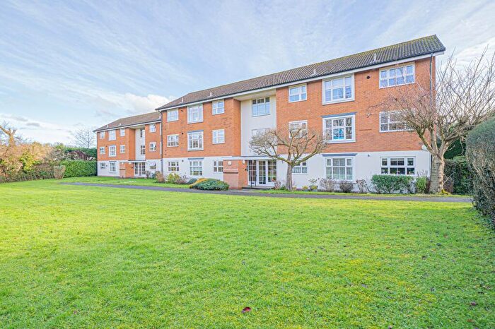 2 Bedroom Apartment For Sale In Starbold Crescent, Knowle, B93