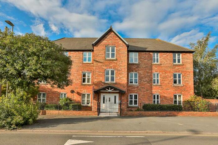 2 Bedroom Apartment For Sale In Vestry Gardens Coney Hill, Gloucester, GL4