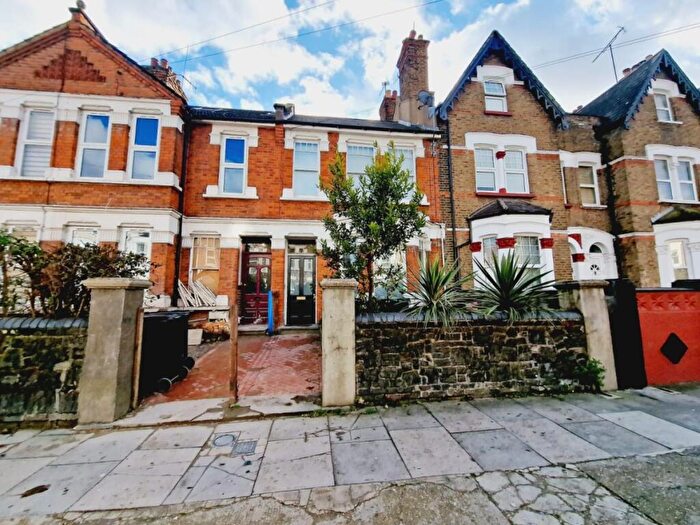 4 Bedroom Flat To Rent In Crowland Road, Tottenham, N15
