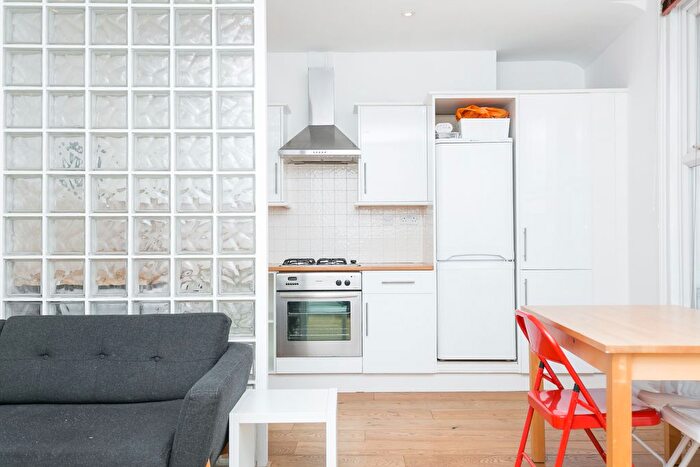 1 Bedroom Flat To Rent In Mitcham Road, London, SW17