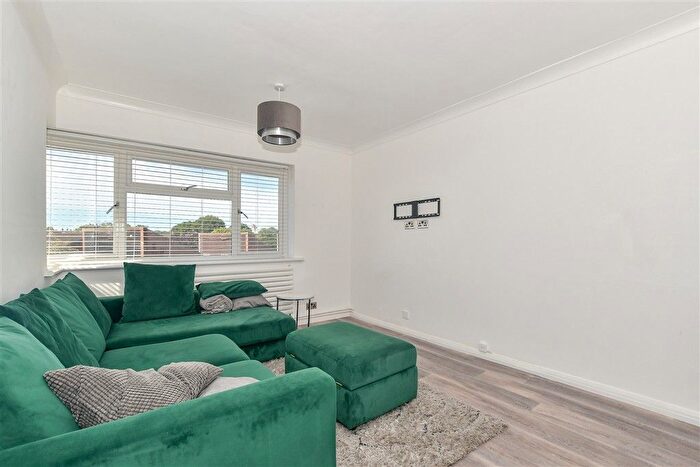 1 Bedroom Flat For Sale In Cressfield, Ashford, Kent, TN23