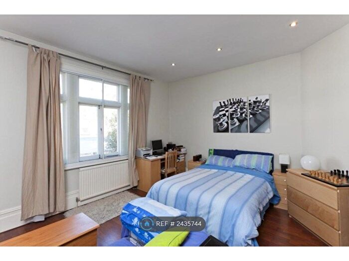 Studio To Rent In Ewell Road, Surbiton, KT6