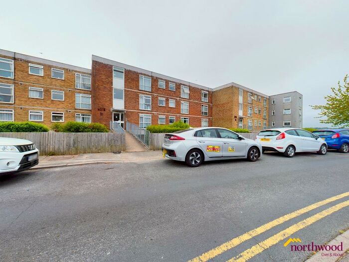 1 Bedroom Flat To Rent In Rotunda Road, Eastbourne, BN23