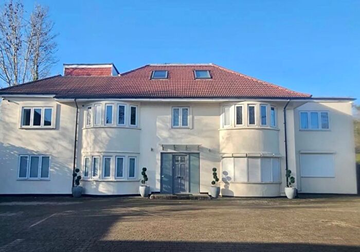 3 Bedroom Flat To Rent In Watford Way, Mill Hill, NW7