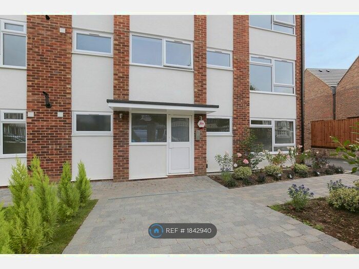2 Bedroom Flat To Rent In Alder Lodge, London, N9