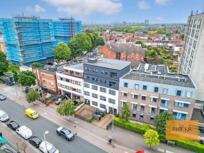 2 Bedroom Apartment To Rent In Flat, Lea Bridge Road, London, E10