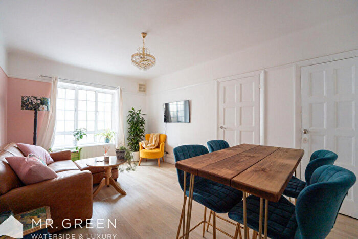 1 Bedroom Apartment For Sale In Sea Road, Boscombe, BH5