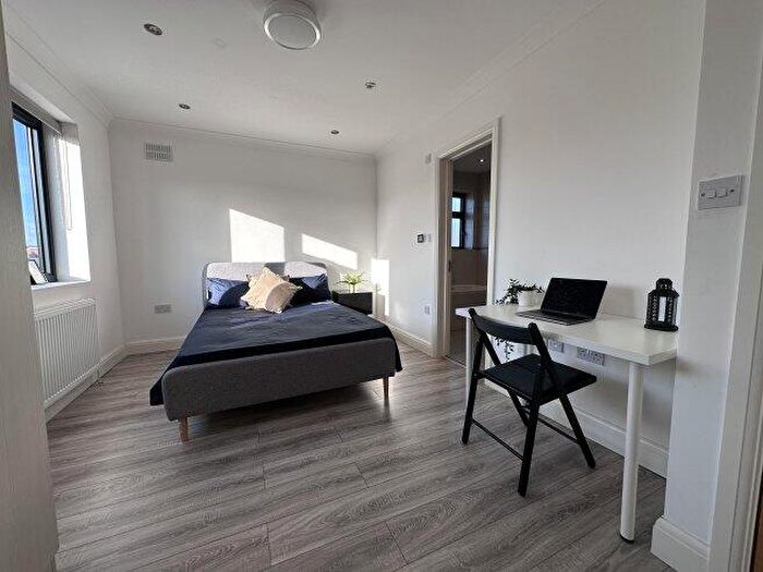 1 Bedroom Flat To Rent In Kenneth Crescent, NW2