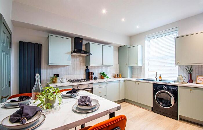 1 Bedroom Terraced House To Rent In Beechwood Terrace, Burley, Leeds, Ng, LS4