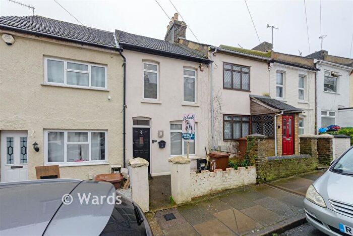 2 Bedroom Terraced House For Sale In Gordon Road, Chatham, Kent, ME4
