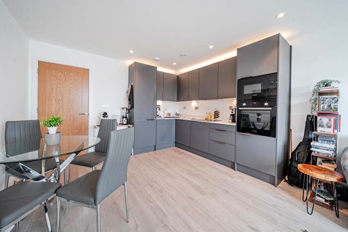 1 Bedroom Apartment For Sale In Clivemont Road, Maidenhead, SL6