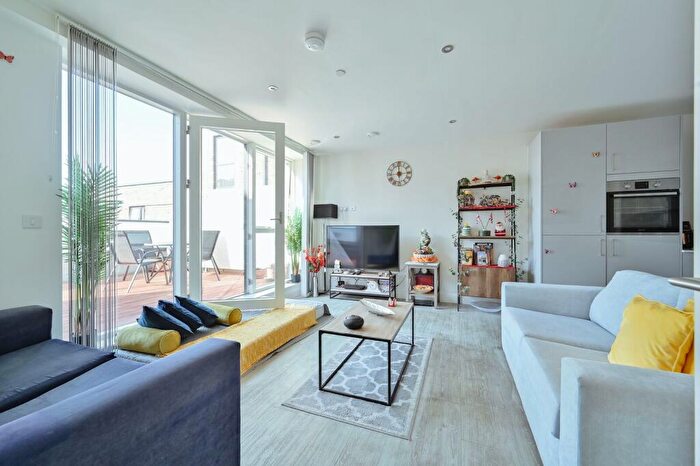2 Bedroom Flat For Sale In Northolt Road, South Harrow, Harrow, HA2