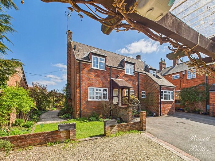 4 Bedroom Detached House For Sale In Winslow Road, Padbury, MK18