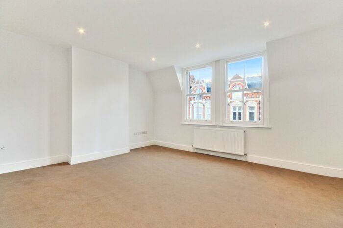 2 Bedroom Flat To Rent In Broadway Parade, London, N8