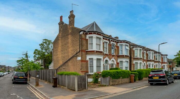 5 Bedroom End Of Terrace House For Sale In St. Andrew's Grove, London, N16