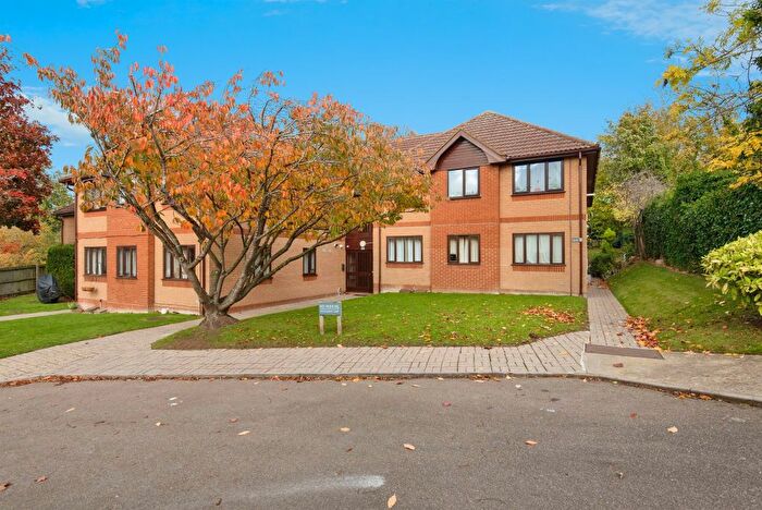 2 Bedroom Flat For Sale In Shaftesbury Way, Royston, SG8