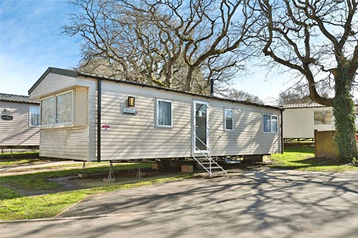 2 Bedroom Mobile/park Home For Sale In The Oaks, Rockley Park, Napier Road, Poole, BH15