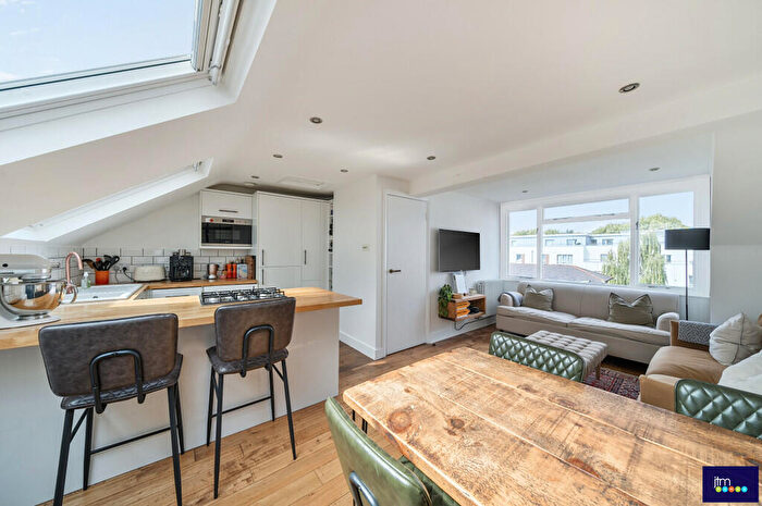 2 Bedroom Apartment For Sale In St. John's Villas, N19