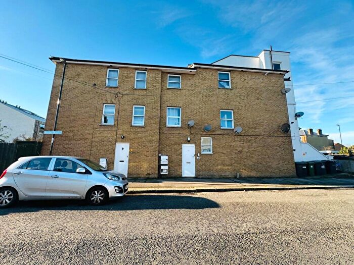 2 Bedroom Flat For Sale In Rutland Park, London, SE6