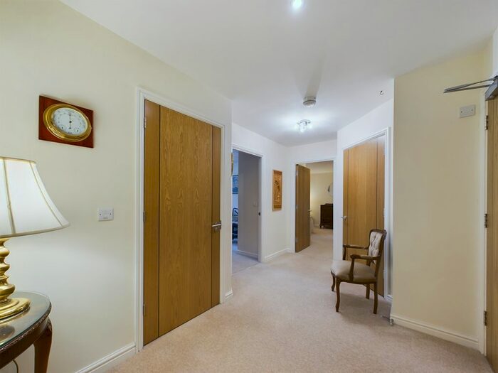 2 Bedroom Flat For Sale In Singer Court, Manor Crescent, Paignton, TQ3